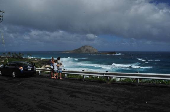 Com nosso carro, percorrendo a costa leste de Oahu, no Havaí